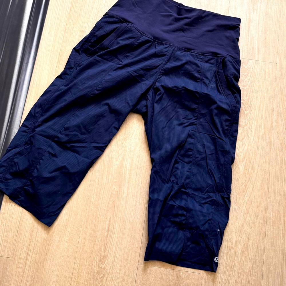 Lululemon cropped bottoms